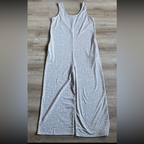 NWT Papillon Jumpsuit Leopard Print soft stretchy over sized beach wear - Picture 5 of 13